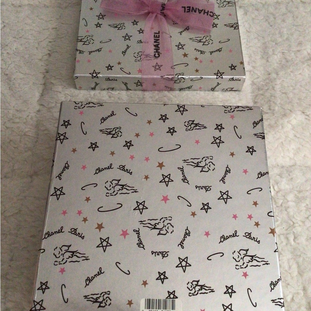 Vintage Chanel Paris Empty Gift Box with Signature Ribbon - Angels and Planets - Picture 4 of 13